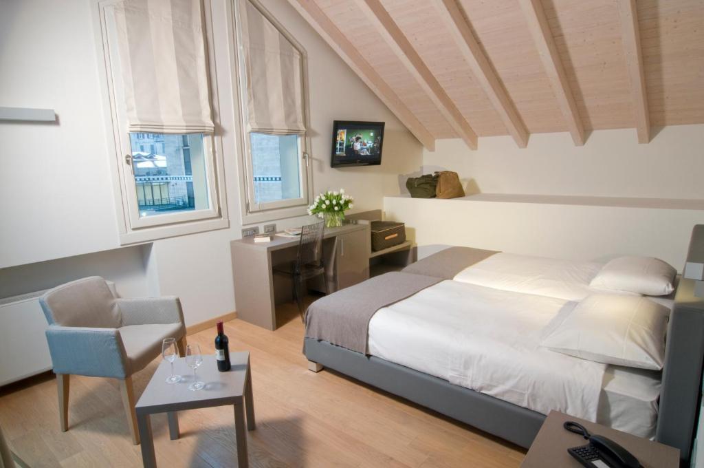 Superior Double or Twin Room,971698666:JPEG